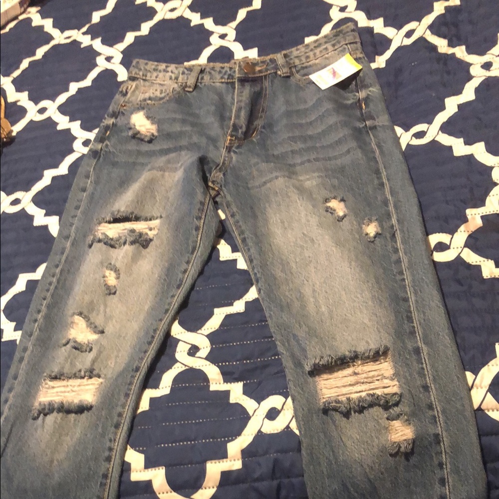 Distressed boyfriend jeans